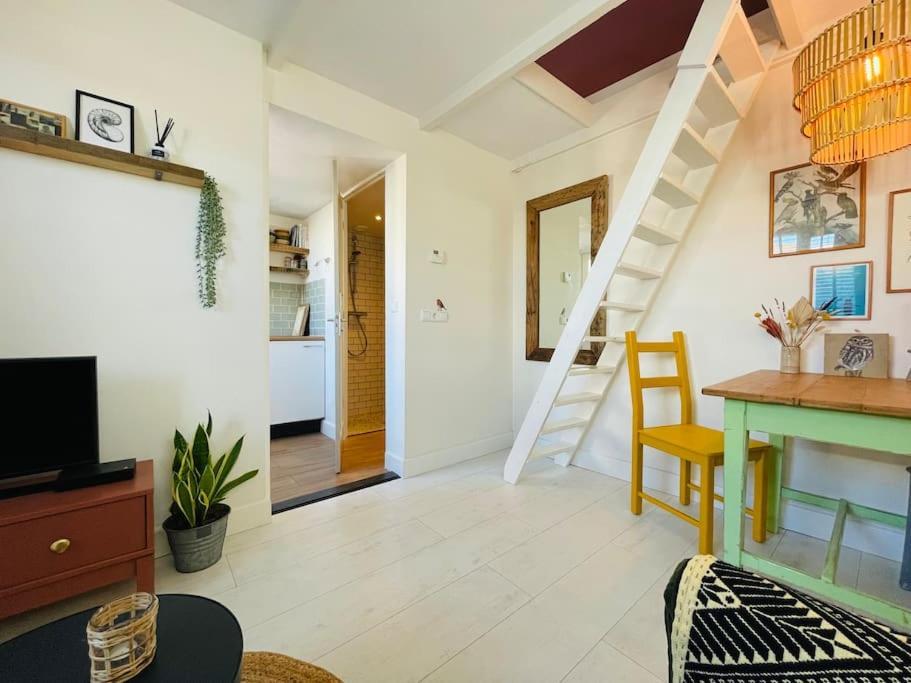 The Birdhouse, Tiny Home Close To The Beach Noordwijk Bagian luar foto