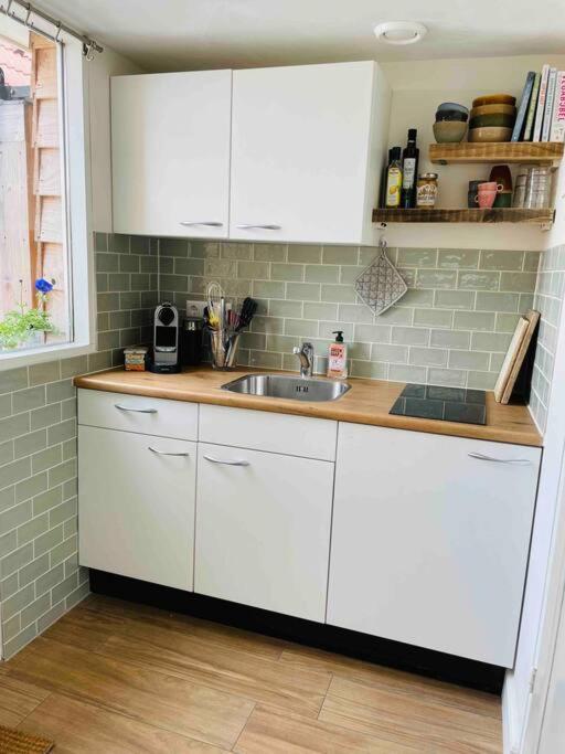 The Birdhouse, Tiny Home Close To The Beach Noordwijk Bagian luar foto